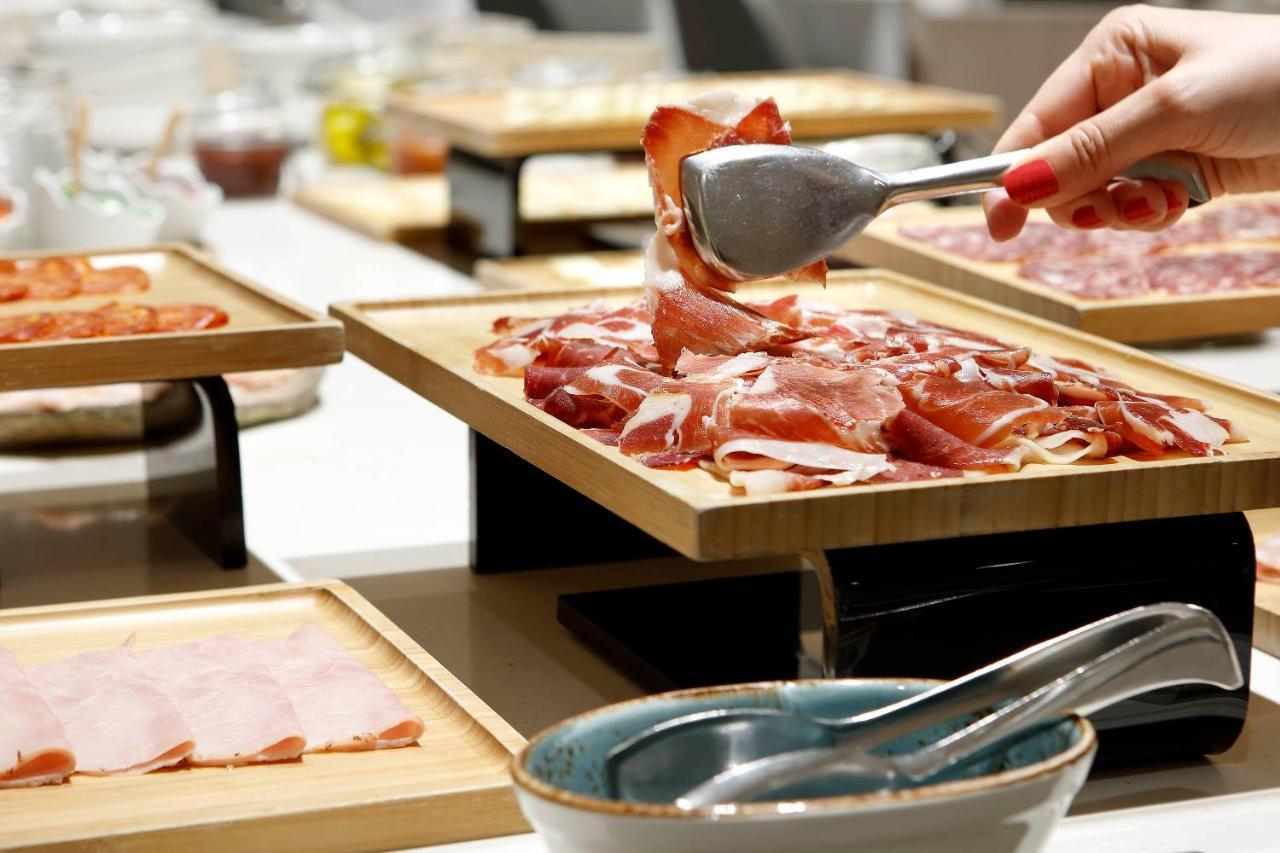 Hyatt Regency Hesperia Madrid Hotel Bagian luar foto